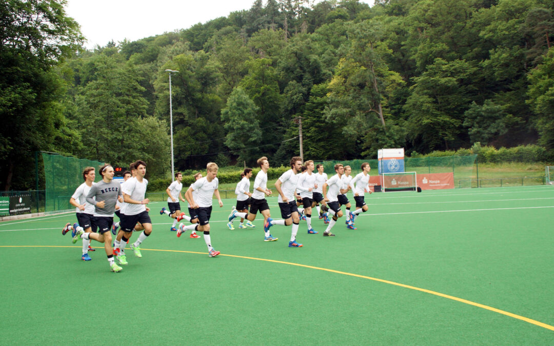 Deutschlands U21-Hockeynationalmannschaft auf dem Rosi-Blöcher-Platz des WTHC