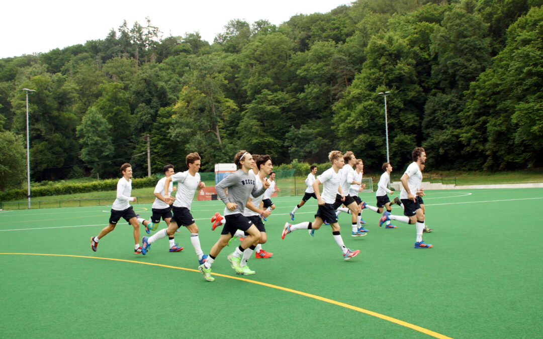 Deutschlands U21-Hockeynationalmannschaft auf dem Rosi-Blöcher-Platz des WTHC